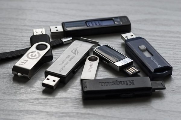 memory-stick-1267620_640