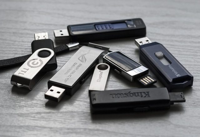 memory-stick-1267620_640